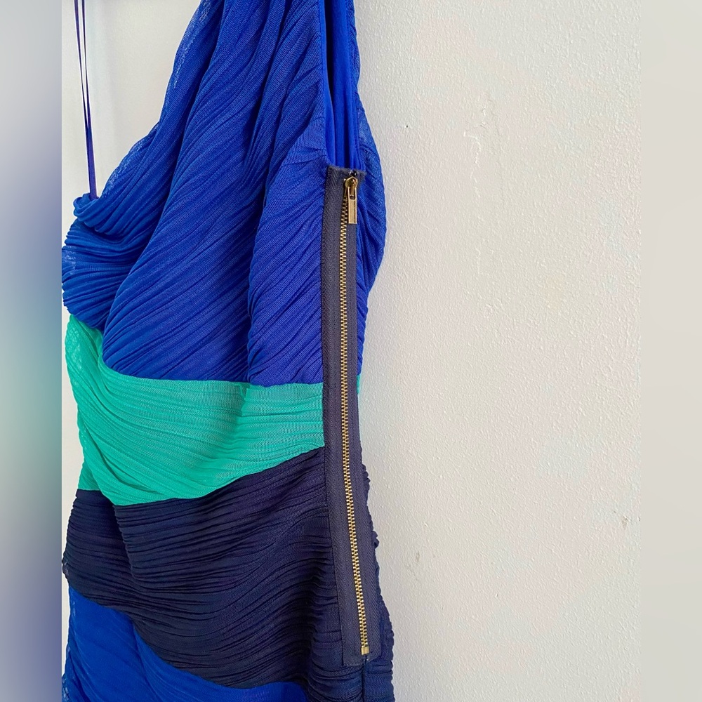 BcbgMaxazria One Shoulder Bodycon Dress Colorblock Blue Mini Dress Size Xsmall - Picture 3 of 7